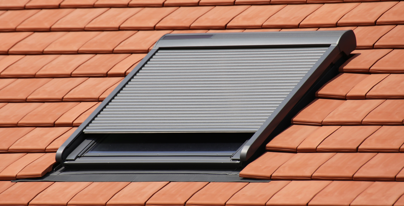 porte et fenêtre /porte et fenêtre bordeaux/velux,porte extérieure ,porte de garage ,fenêtre,baie vitrée ,pergolas