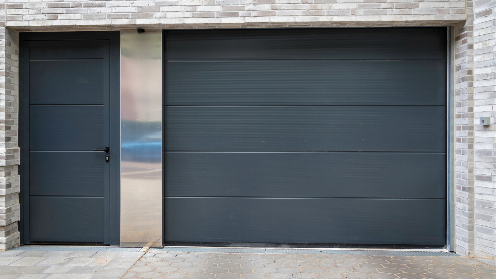 porte et fenêtre /porte et fenêtre bordeaux/velux,porte extérieure ,porte de garage ,fenêtre,baie vitrée ,pergolas
