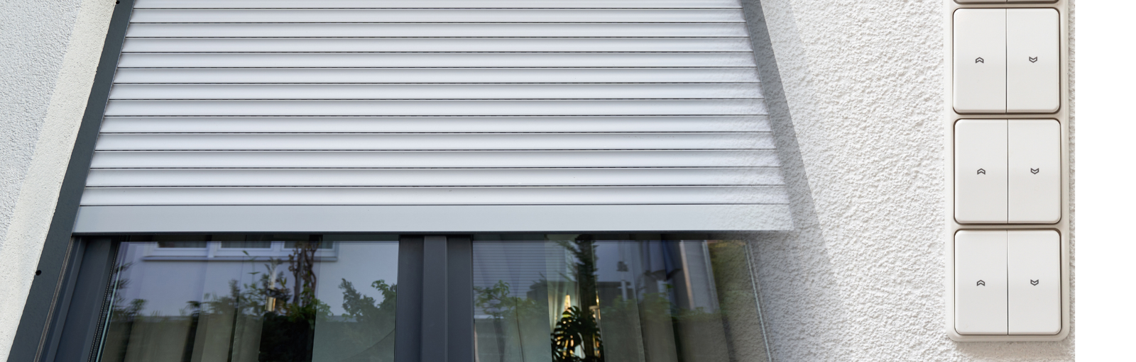 porte et fenêtre /porte et fenêtre bordeaux/velux,porte extérieure ,porte de garage ,fenêtre,baie vitrée ,pergolas